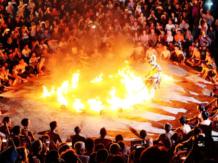 From Bali: Private Tour of Tanah Lot, Uluwatu Temple & Kecak Dance Show at Sunset