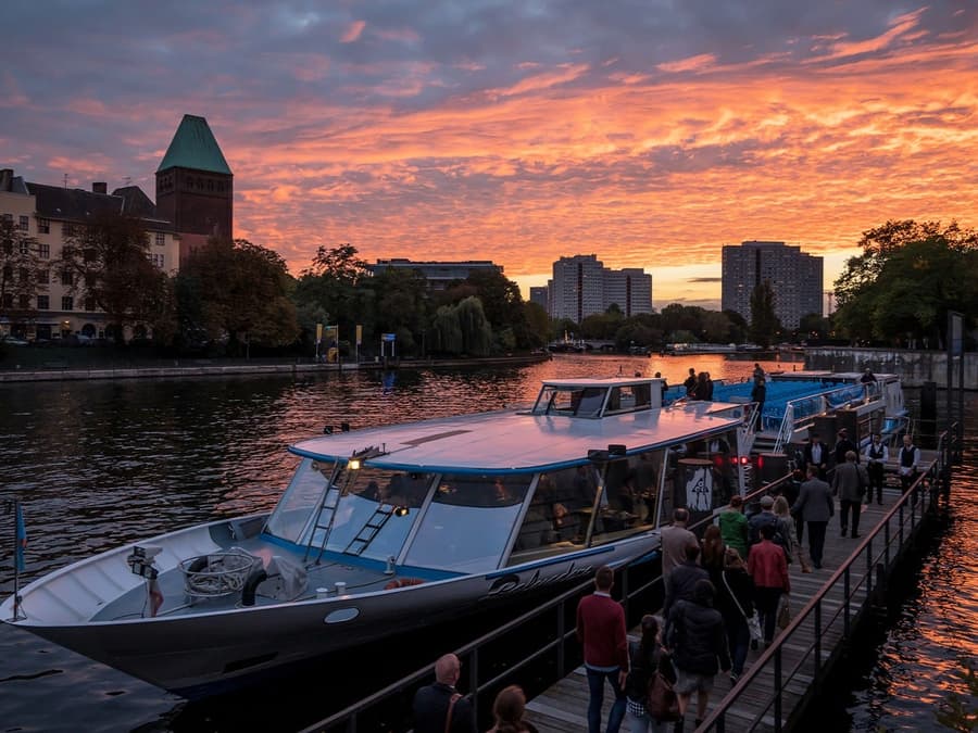 Tour en vaixell de 2,5 hores: pel centre de Berlín fins al port oest