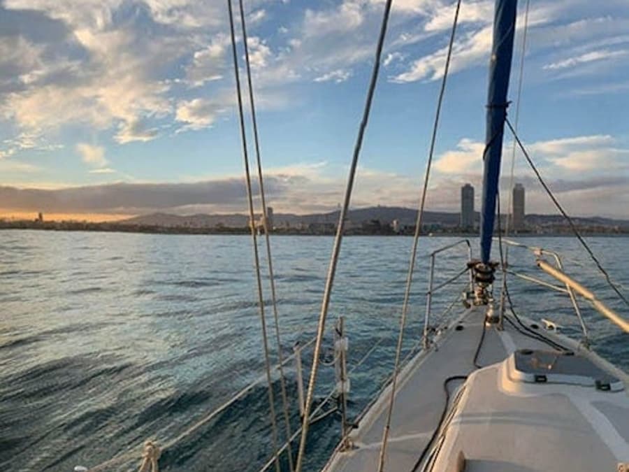 Barcelona: 2 Hour Boat Trip + Drinks