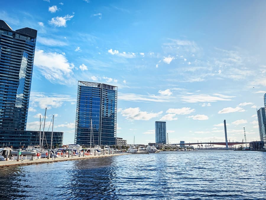 Ferry Transfers between Melbourne and Williamstown