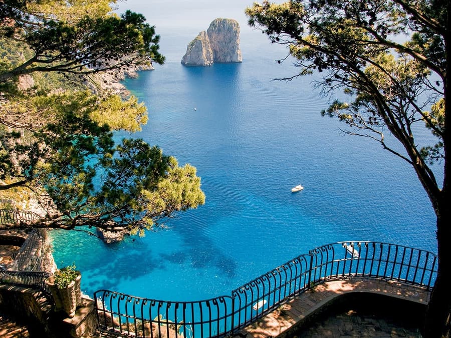 Vanuit Napels: Begeleide Tour van Capri & Blauwe Grot met Retour Boottransfers