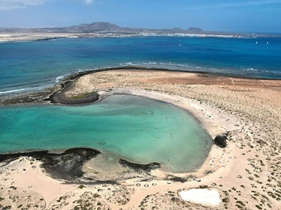 Isla de Lobos: Catamaran Sailing Tour + Lunch & Drinks