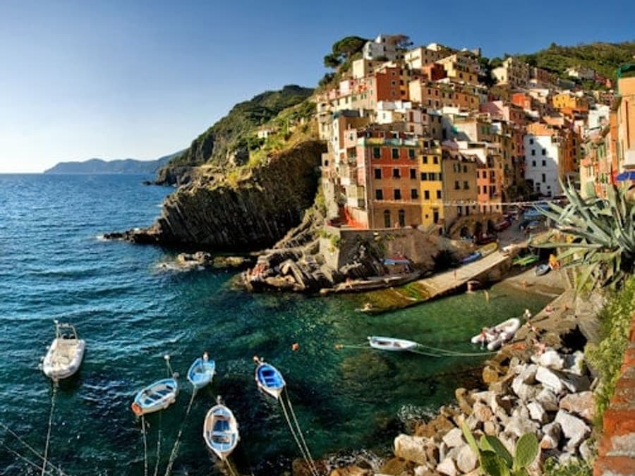 Cinque Terre: Riomaggiore and Monterosso Guided Boat Tour