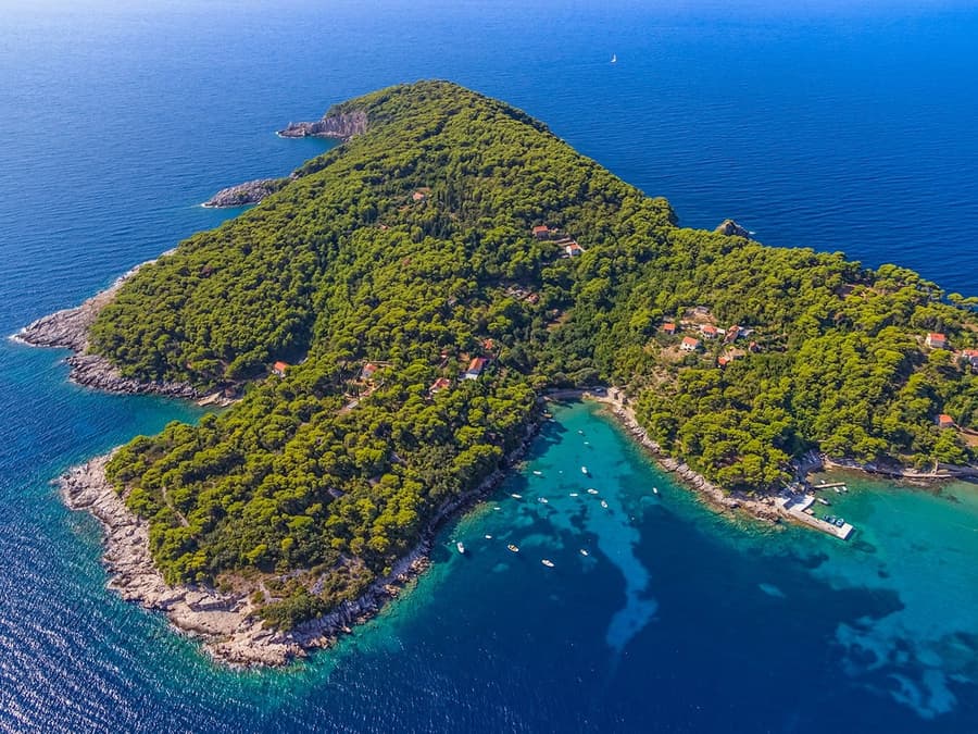 Dubrovnik: Cruise to the Elaphiti Islands with an Open Bar & Lunch