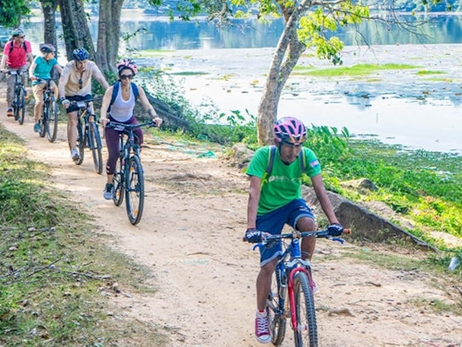 Angkor Temples: Bike Tour