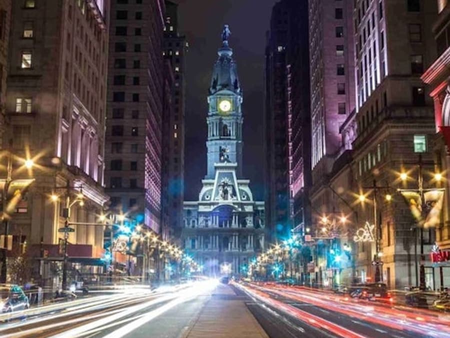 Philadelphia: Guided Night Bus Tour