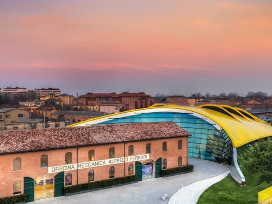 Vé Vào Bảo Tàng Ferrari & Pavarotti House