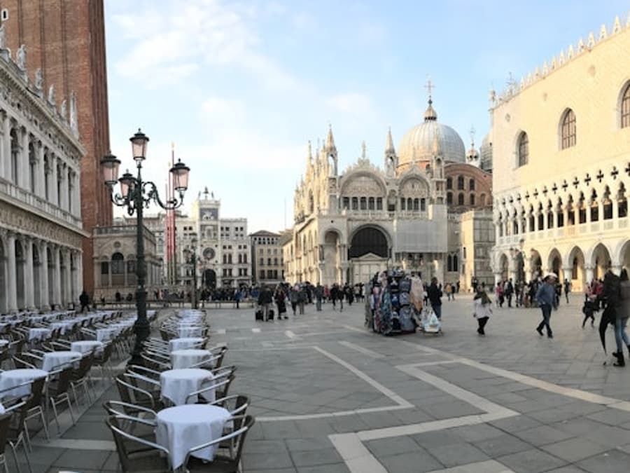 Experiencia en Venecia: Excursión guiada de día completo desde el Lago de Garda