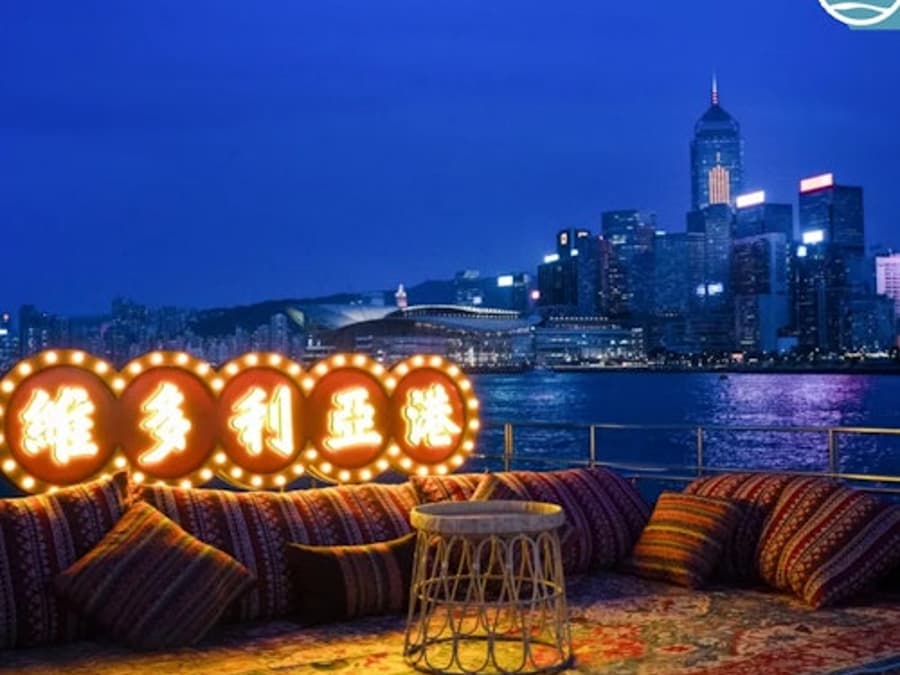 Hong Kong Victoria Limanı: Sınırsız Atıştırmalık ve İçeceklerle Gece Turu