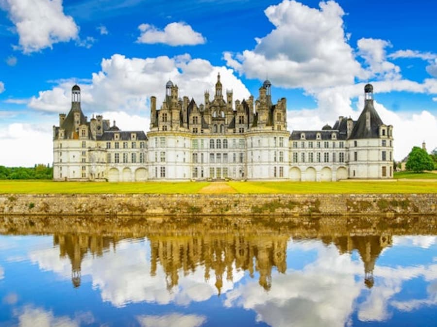 Vale do Loire: Aplicativo de Guia de Áudio dos Castelos por TouringBee