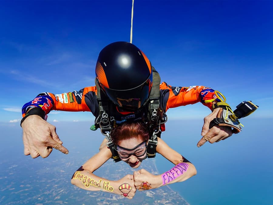 Ocean View Tandem Skydive in Pattaya: 13,000 ft Jump with Hotel Transfers