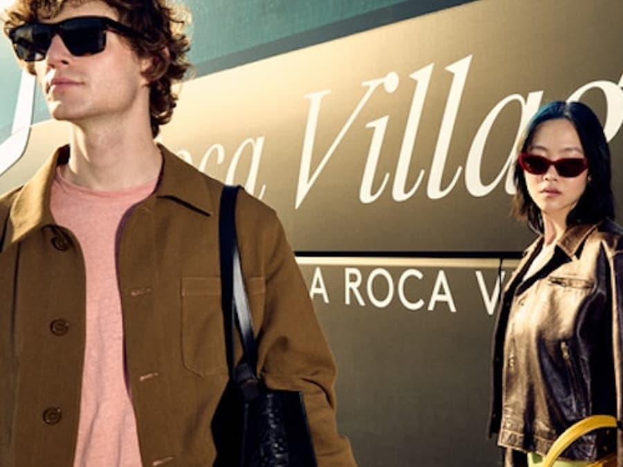 La Roca Village Shopping Express: Roundtrip from Barcelona