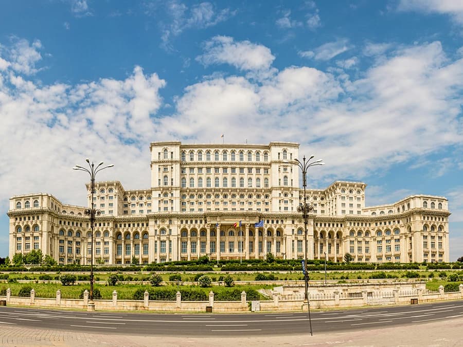 Bucharest: Private Palace of Parliament Guided Tour with Transfers