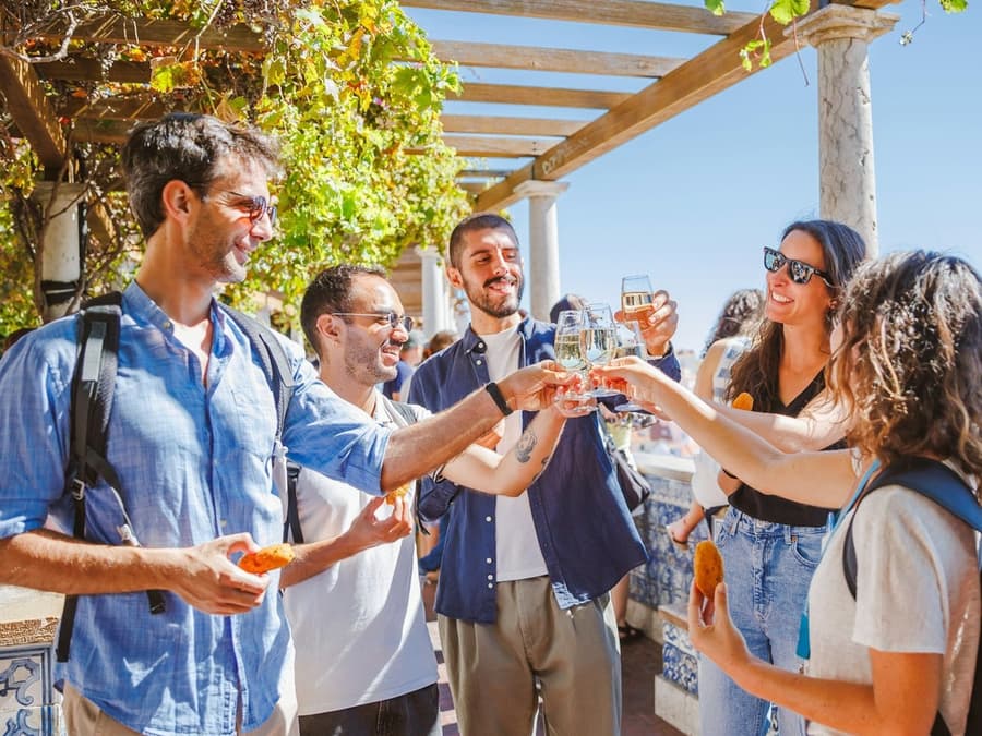 Lisbon: Guided Walking Tour in Baixa, Chiado & Alfama