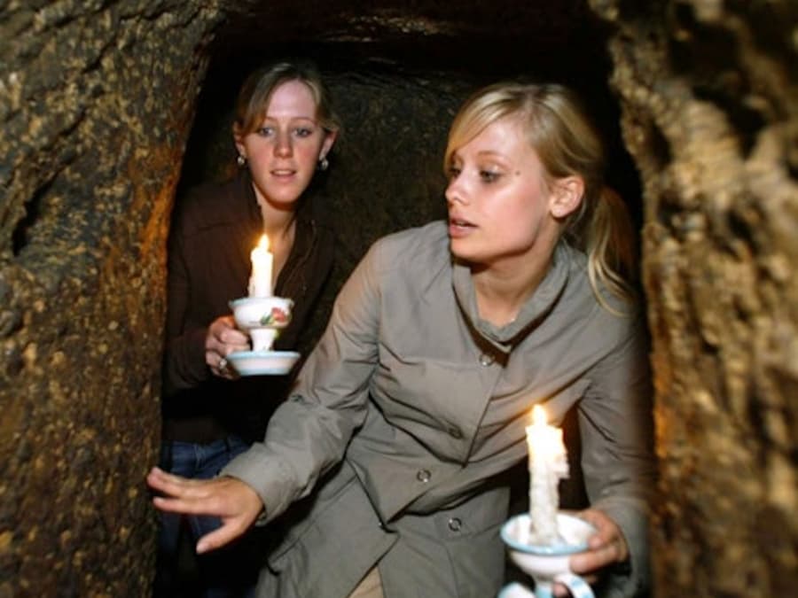 Naples Underground: Skip The Line Ticket + Guided Tour + Pizza & Drink