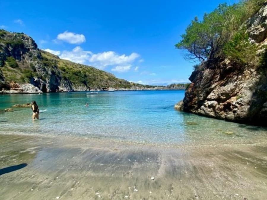 Baia degli Infreschi: Boat Excursion from Marina di Camerota