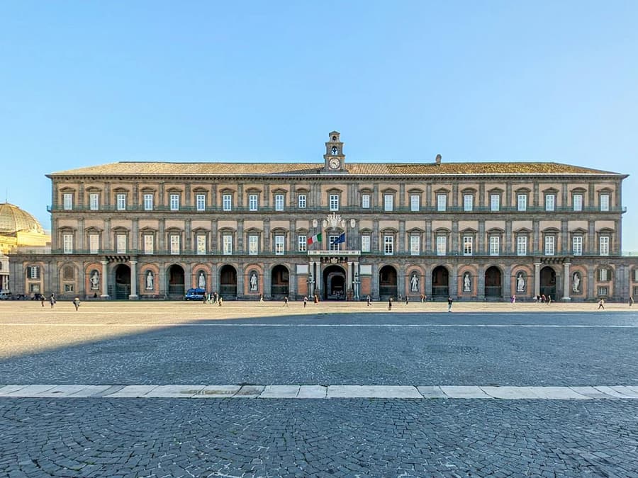 Royal Palace of Naples and Naples Downtown Small Group Guided Tour with Art Historian