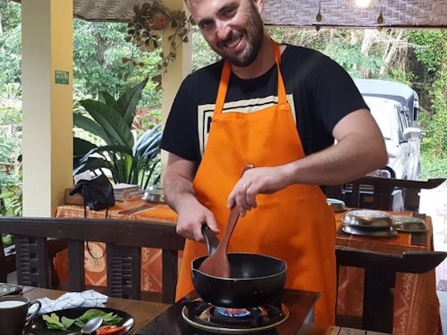Koh Samui: Guided Thai Cooking Class with Local Market Tour + Transfers