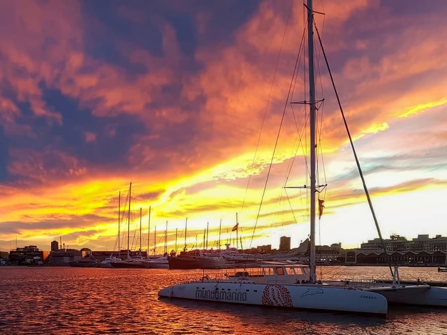 Valencia: Sunset Catamaran Cruise