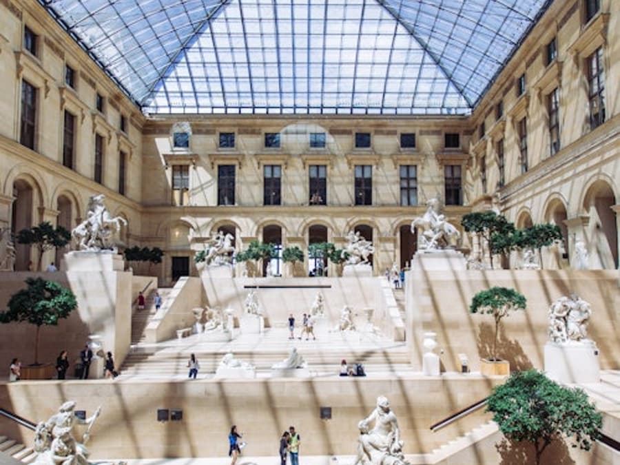 Louvre Museum: Dedicated Entry + Small Group Guided Tour