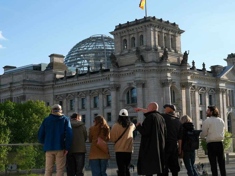 Berlin: Tour of Government District & Visit to Reichstag Dome
