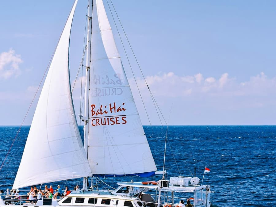 Nusa Lembongan: Aristocat Sailing Cruise from Bali + Lunch