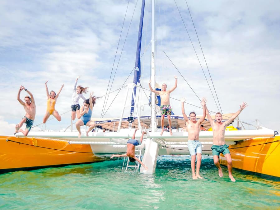 Full-Day South Sea Sailing Adventure with Lunch, Drinks & Hotel Transfers