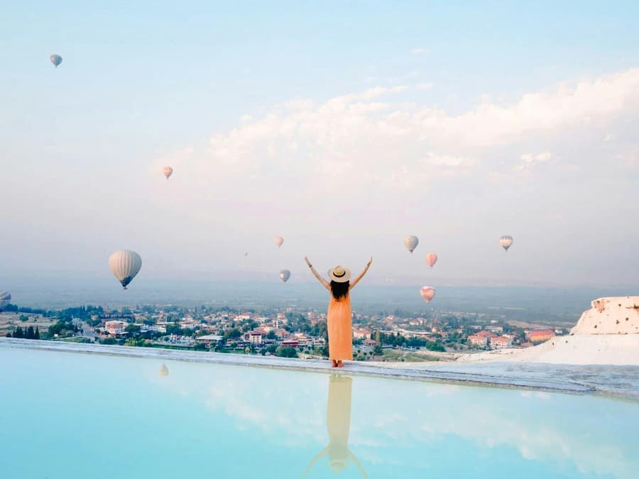 From Antalya: Pamukkale Hot Air Balloon Flight with Lunch