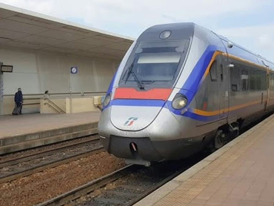 Cagliari: One-Way Train Transfer from Cagliari Station to Elmas Airport