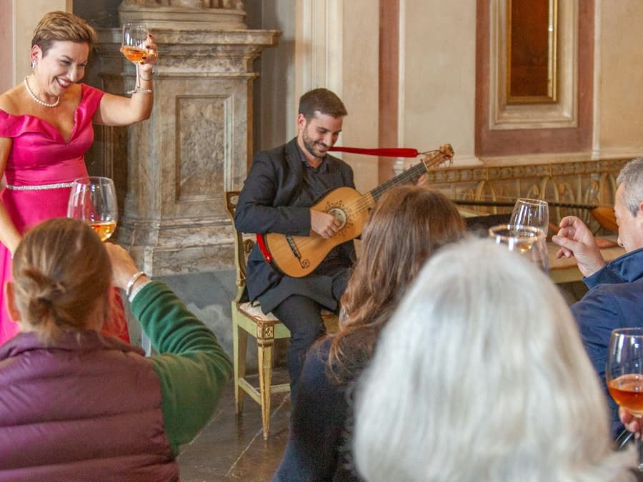 Palazzo Chigi Zondadari: Entry + Guided Tour + Opera Concert