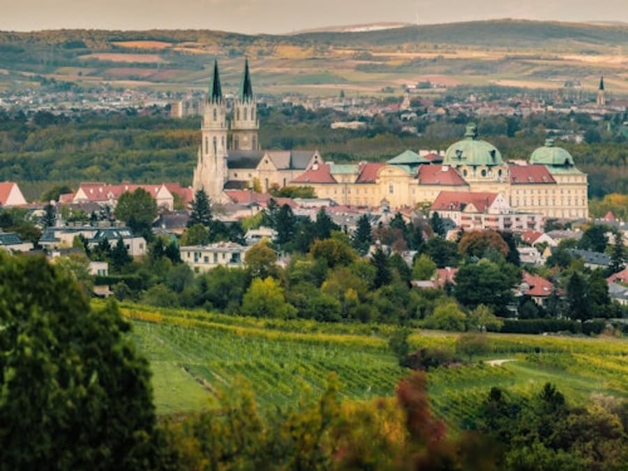 Abdij Klosterneuburg: Rondleiding en Wijnproeverij in de Wijngaardkelder
