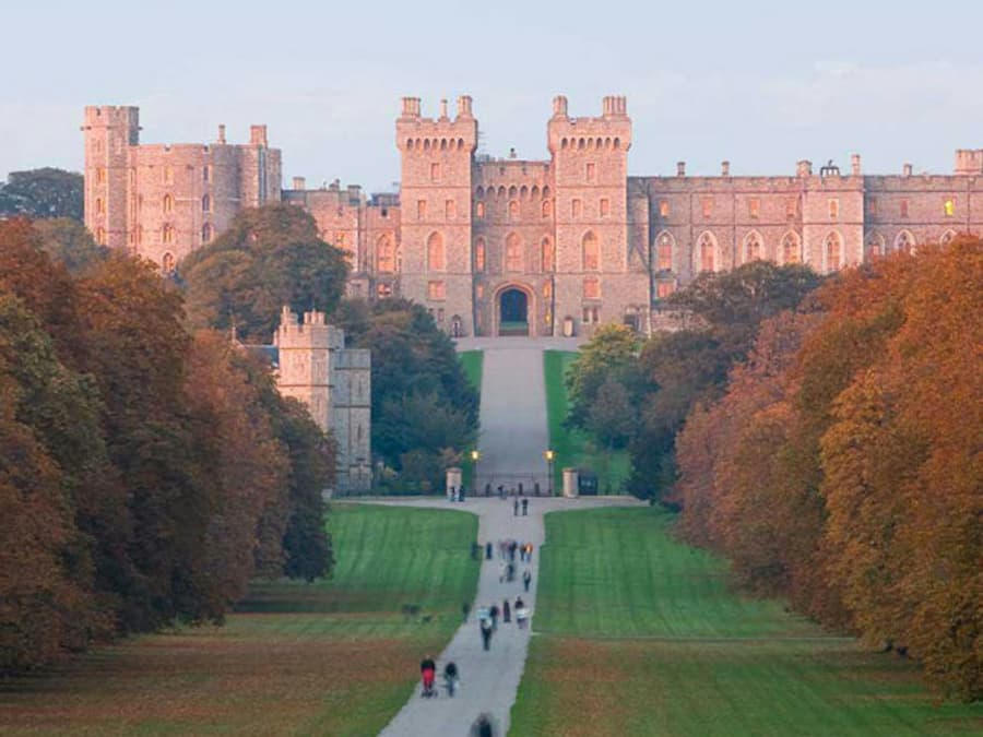 Stonehenge & Bath and Windsor Castle: Day Trip from London with Bath Admission