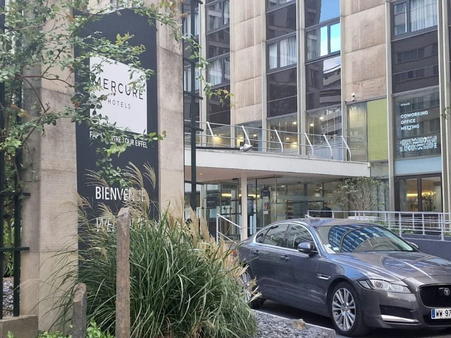 Paris: Shared Shuttle Transfer from Paris Montparnasse Station to CDG Airport