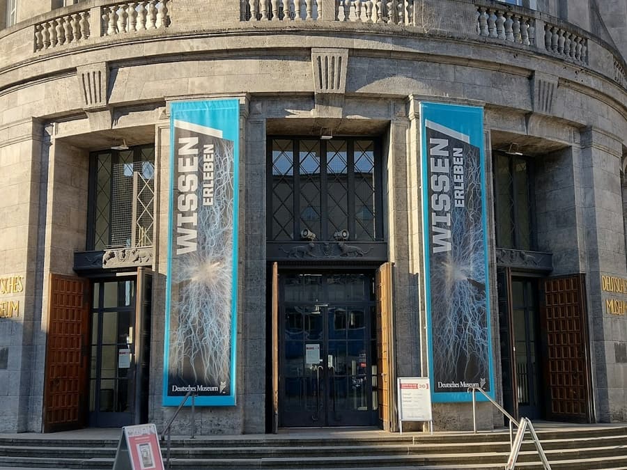 Visit the Deutsches Museum with Paul