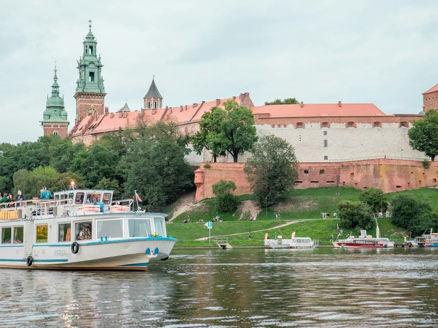 Krakow: Vistula River Sightseeing Cruise with Audio Guide
