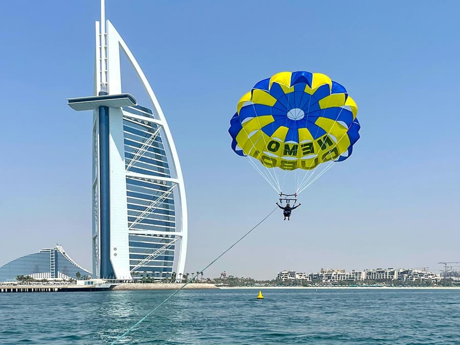 Parasailing in Dubai