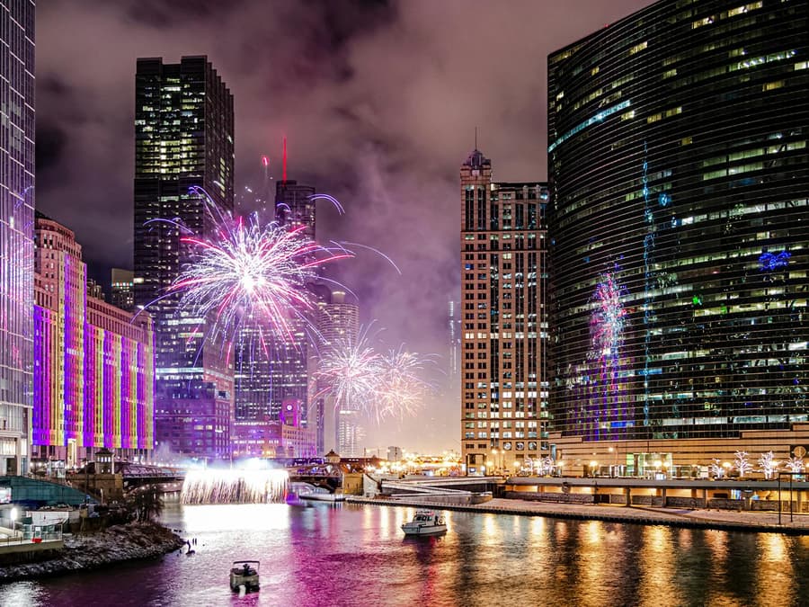 Chicago Fireworks Dinner Cruises