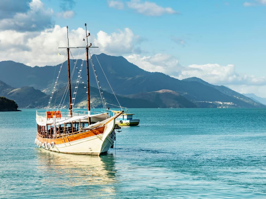 From Rio: Angra dos Reis Full-Day Tour with Schooner Cruise