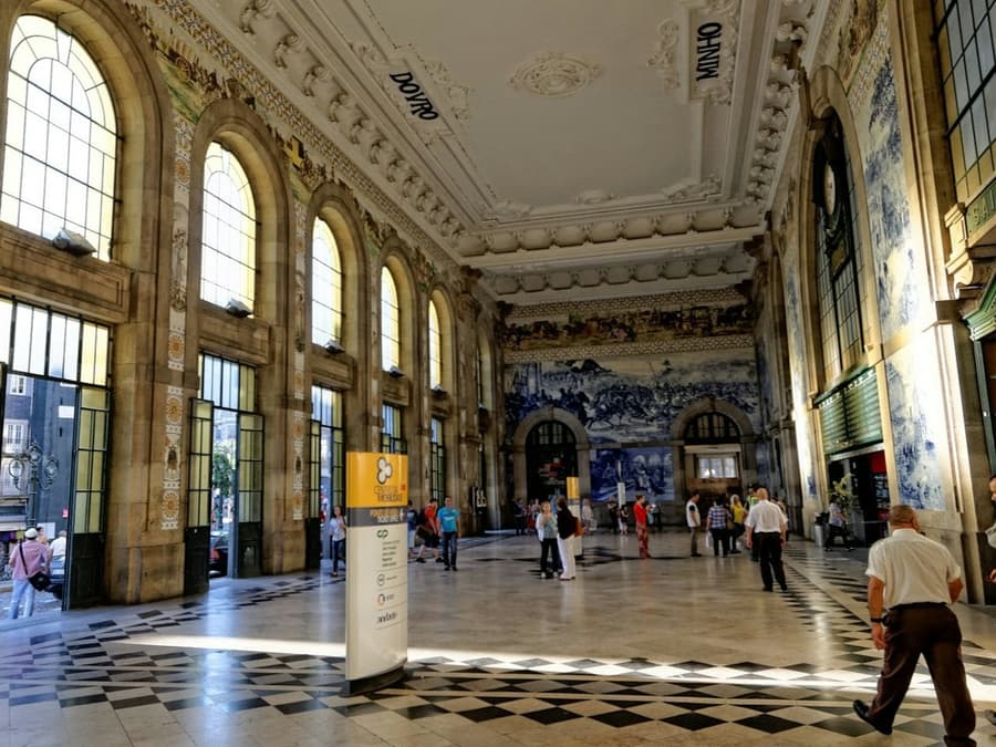 Porto: Private Tour with Dutch Guide