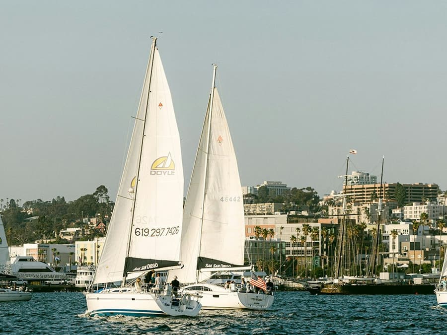 San Diego: Guided Yacht Cruise with Drinks and Snacks