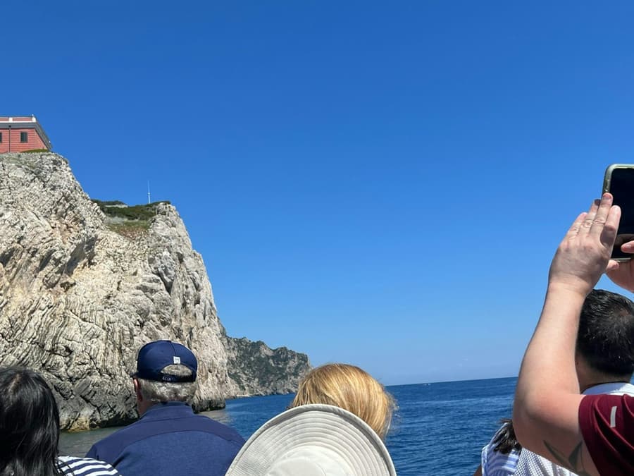 Capri: Guided Boat Tour + Drinks + Snorkeling