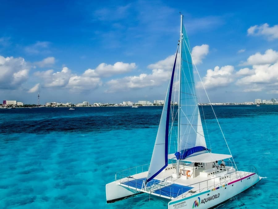 Isla Mujeres: Premium Catamaran Tour from Cancún