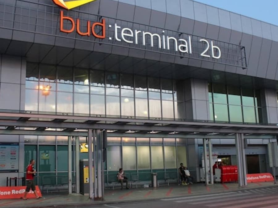 Budapest: Sameiginlegur flutningur til/frá Budapest flugvelli og hótelum í miðbænum