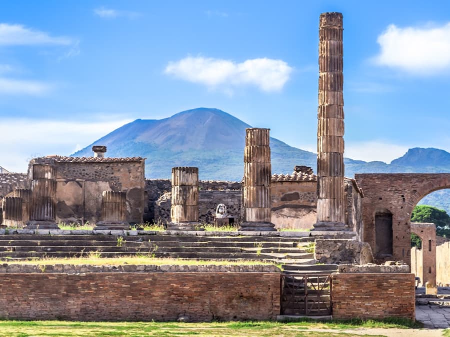 From Naples: Pompeii & Amalfi Day Trip with Transfers