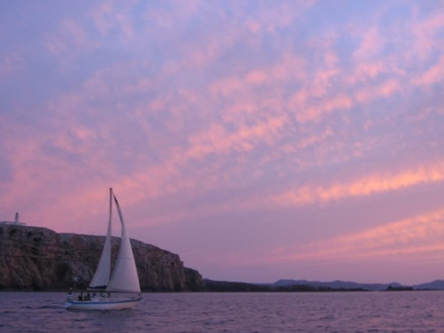 Bay of Fornells: Full-Day Sailing Trip