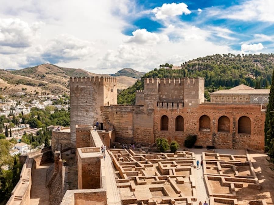 Alhambra & Nasrid Palaces: Guided Tour + Skip The Line Ticket
