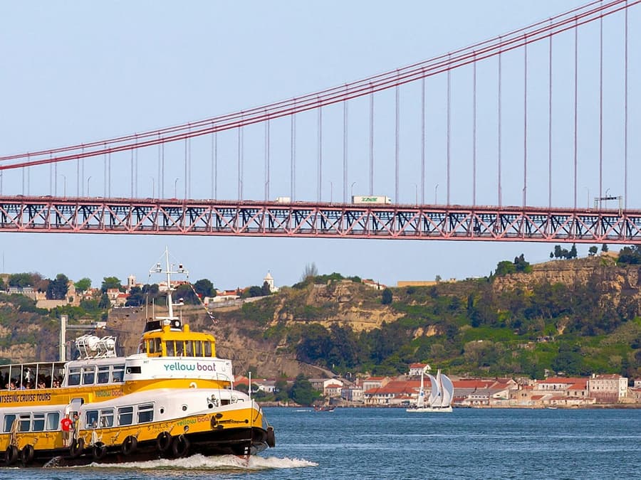 Lisbon: Hop-on Hop-off Boat Tour by Yellow Boat
