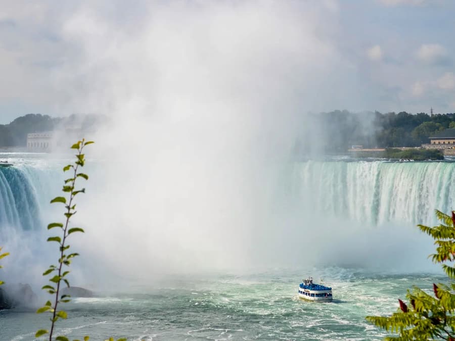 Ниагарский водопад (США): прогулка на лодке «Maid of the Mist», пещера ветров и вертолётный тур