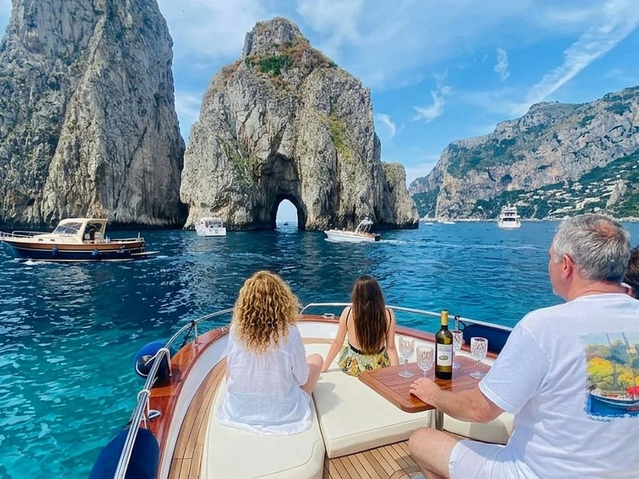 Capri: Boat Tour from Positano + Brunch + Drinks + Snorkeling