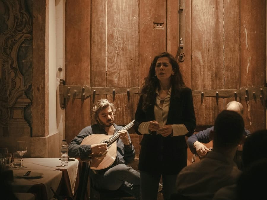 Mesa de Frades: Traditional Fado Show with Dinner